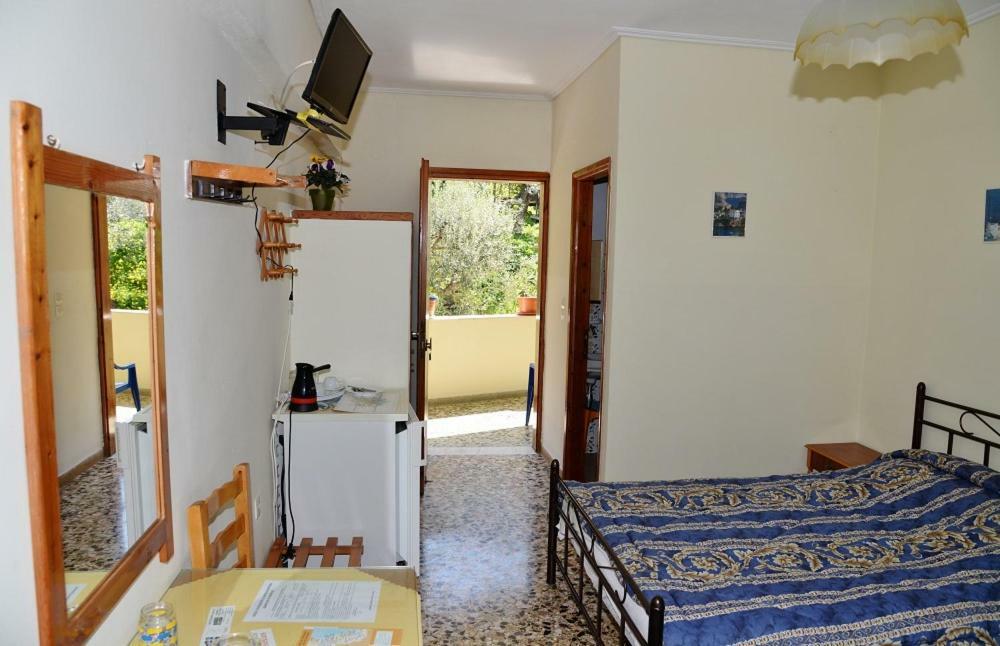 Kotsifas Rooms Tyros Exterior photo