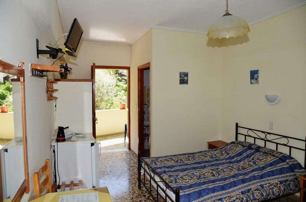 Kotsifas Rooms Tyros Exterior photo